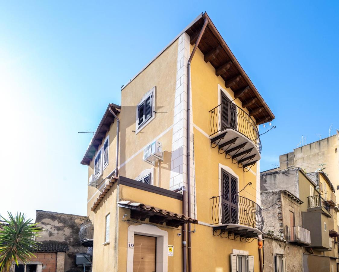 Casa Vacanze A' Lanterna ลิกาตา ภายนอก รูปภาพ